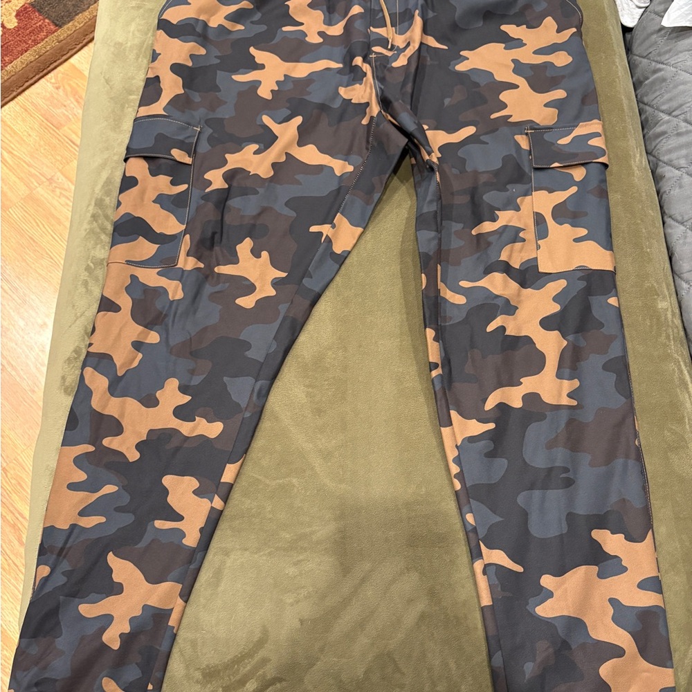 EUC Zyia Camouflage Cargo Pants